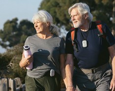 couple hiking with pers devices